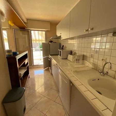 Apartment With Terrace Near The Of Arcachon